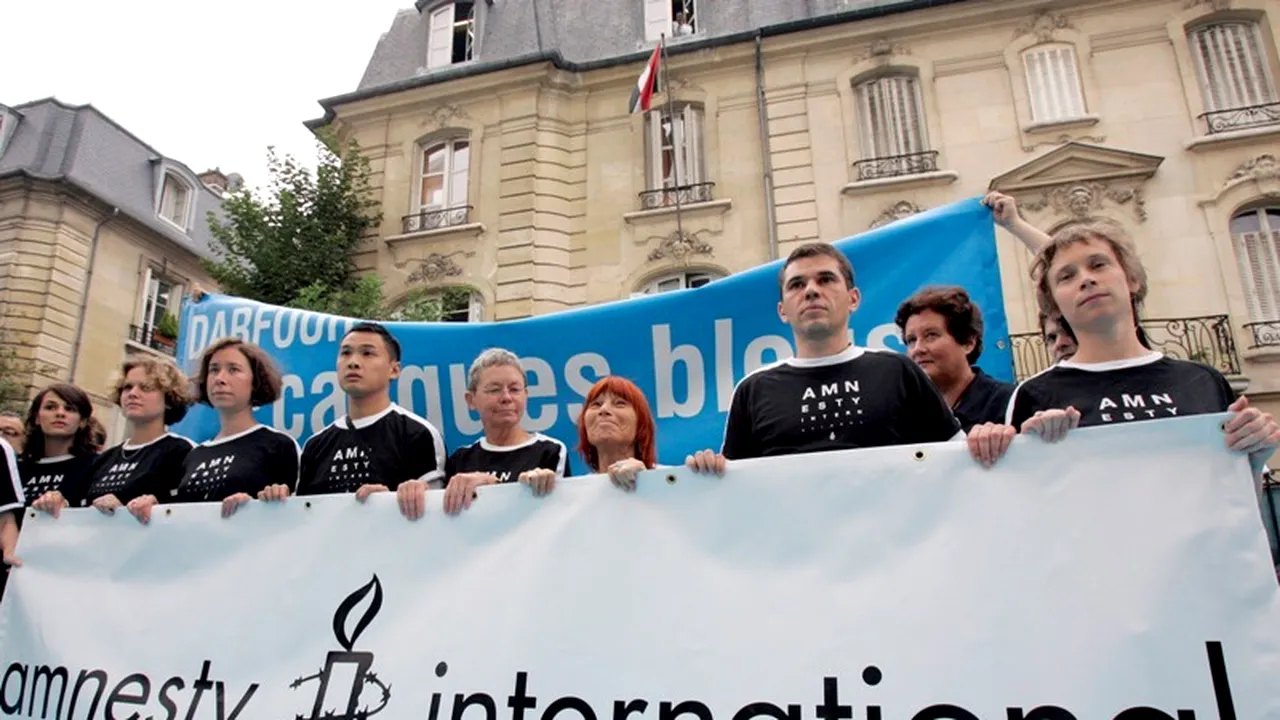 Amnesty International critică Franța cu privire la situația migranților și discriminarea romilor