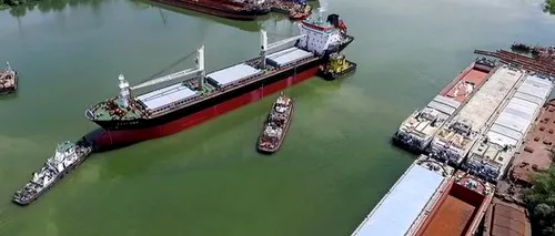 DPA: Navele care transportă cereale ucrainene se adăpostesc de atacurile ruse pe malul românesc al Dunării