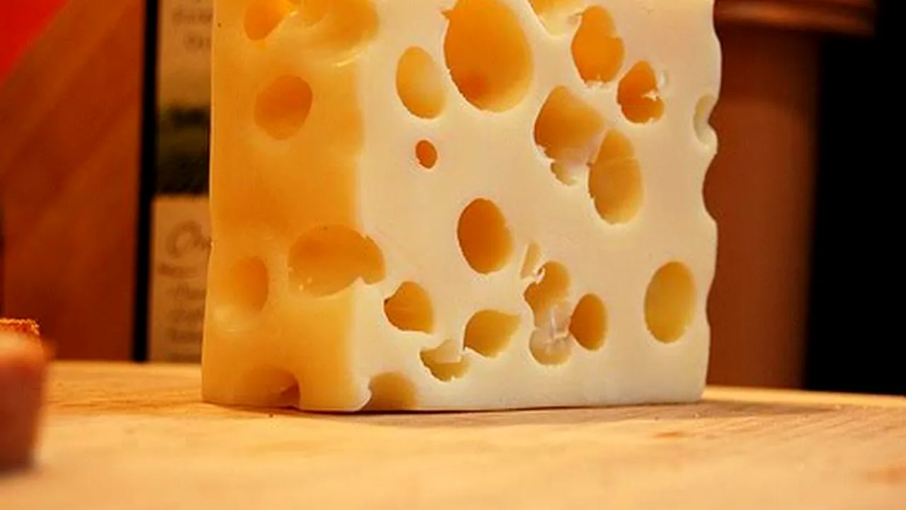 Metode simple prin care îți dai seama dacă un CAȘCAVAL este autentic sau fals / Așa îți poți da seama dacă este de calitate