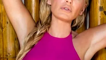 Lenjeria unui model Playboy, scoasă la vânzare pe Facebook