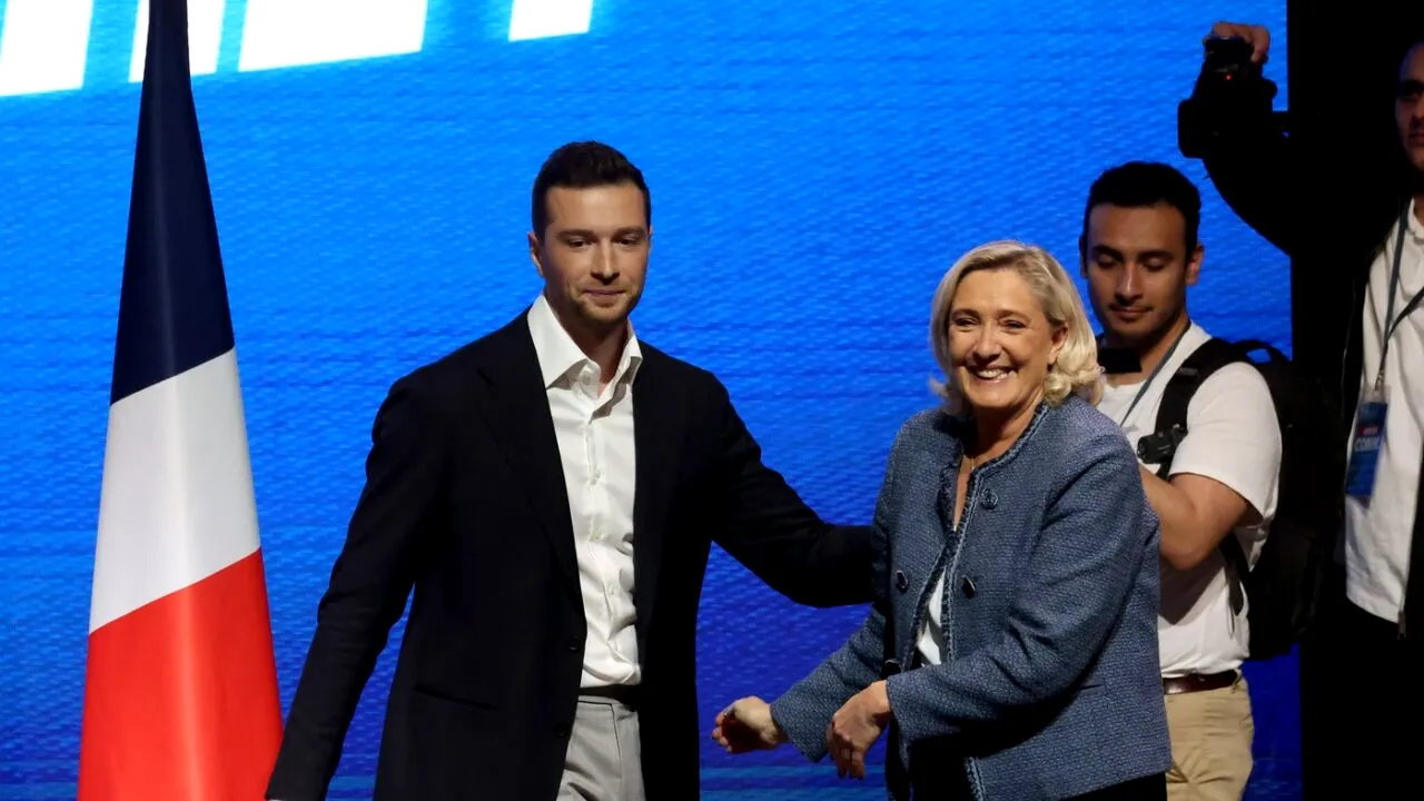 Liderul opoziției din Franța îi solicită lui Macron să organizeze un REFERENDUM pe tema imigrației/ „Francezii trebuie să reia controlul”