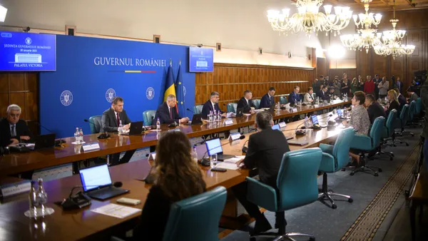 În plină austeritate, guvernul creşte salariile angajaţilor din companiile de stat. Care sunt condiţiile impuse
