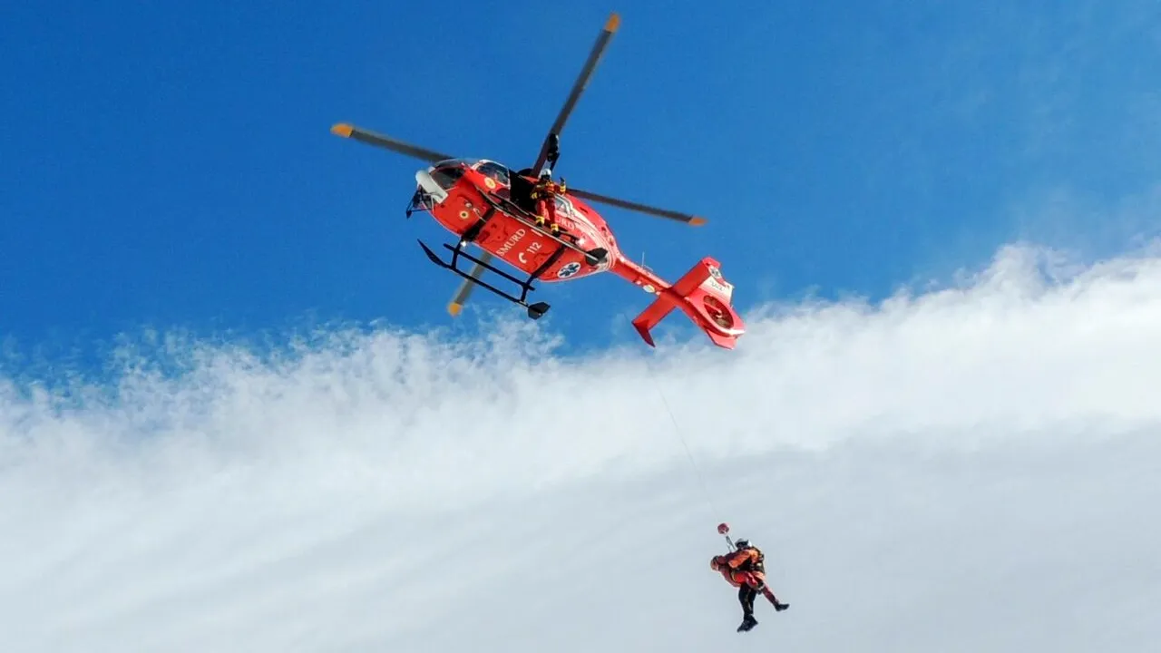 ACȚIUNE de amploare a salvamontiștilor. Este căutat un bărbat rătăcit în Munții Bucegi. A sunat după ajutor la 112, însă legătura s-a întrerupt