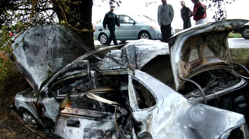 Patru tineri din Giurgiu au murit și unul a fost rănit după ce mașina în care erau s-a izbit de un copac
