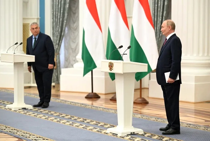 Putin &#537;i Orban &bdquo;s-au pierdut&rdquo; &icirc;n traducere. &Icirc;n timpul discu&#539;iilor de la Kremlin, translatorul premierului Ungariei s-a &icirc;ncurcat &icirc;n&hellip; Ucraina