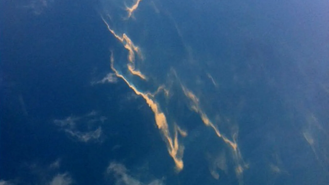 Pata de carburant din largul Malaysiei nu are legătură cu dispariția avionului Boeing 777. Dispariția aeronavei rămâne sub semnul întrebării