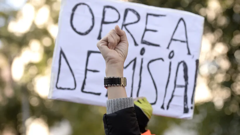 Protestul de la Guvern pentru demisia lui Gabriel Oprea s-a încheiat după două ore