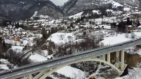 Imagini spectaculoase. A fost deschis traficul pe cel mai lung pod în arc din România, care va face legătura între Argeș și Brașov (VIDEO)
