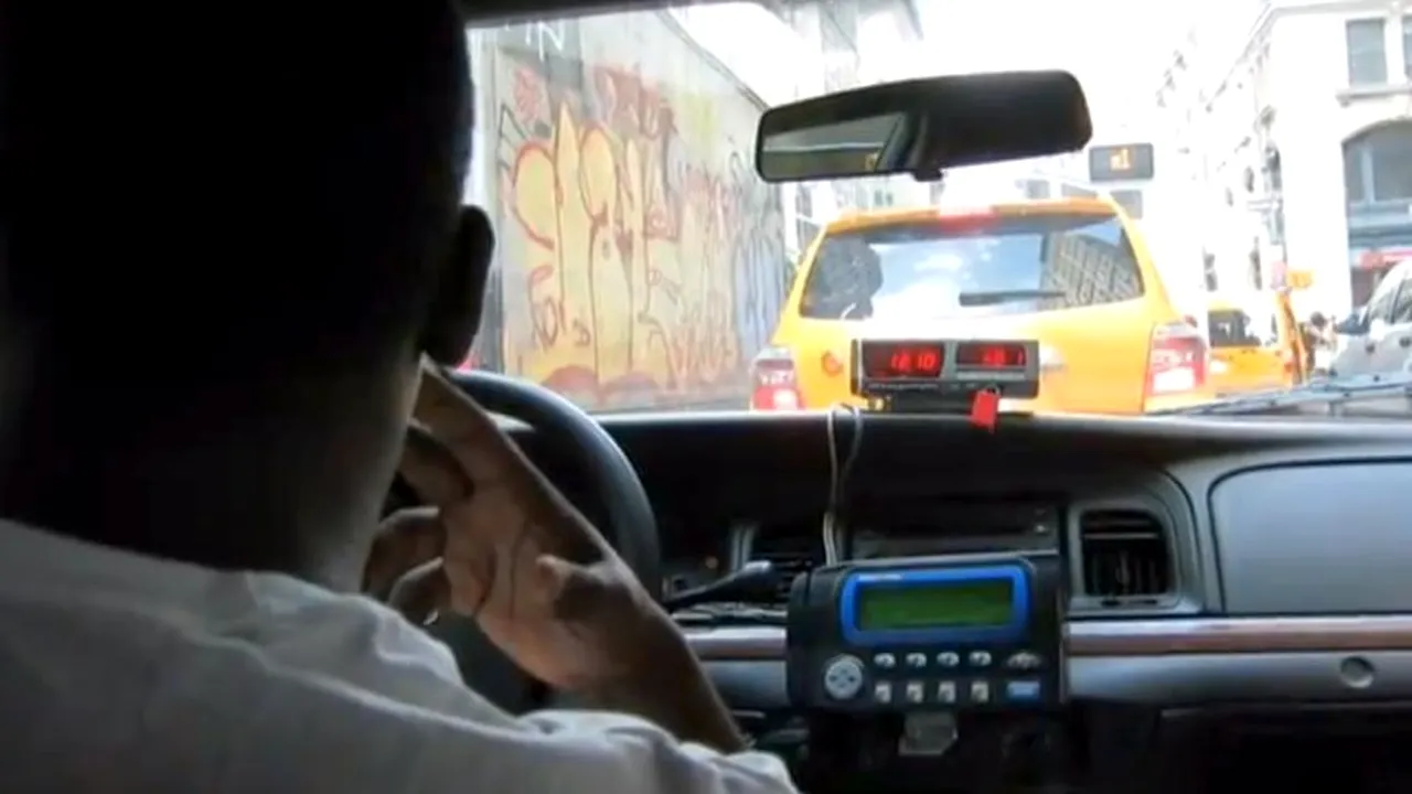 Metoda prin care un regizor american și-a recuperat bunurile uitate într-un taxi. VIDEO