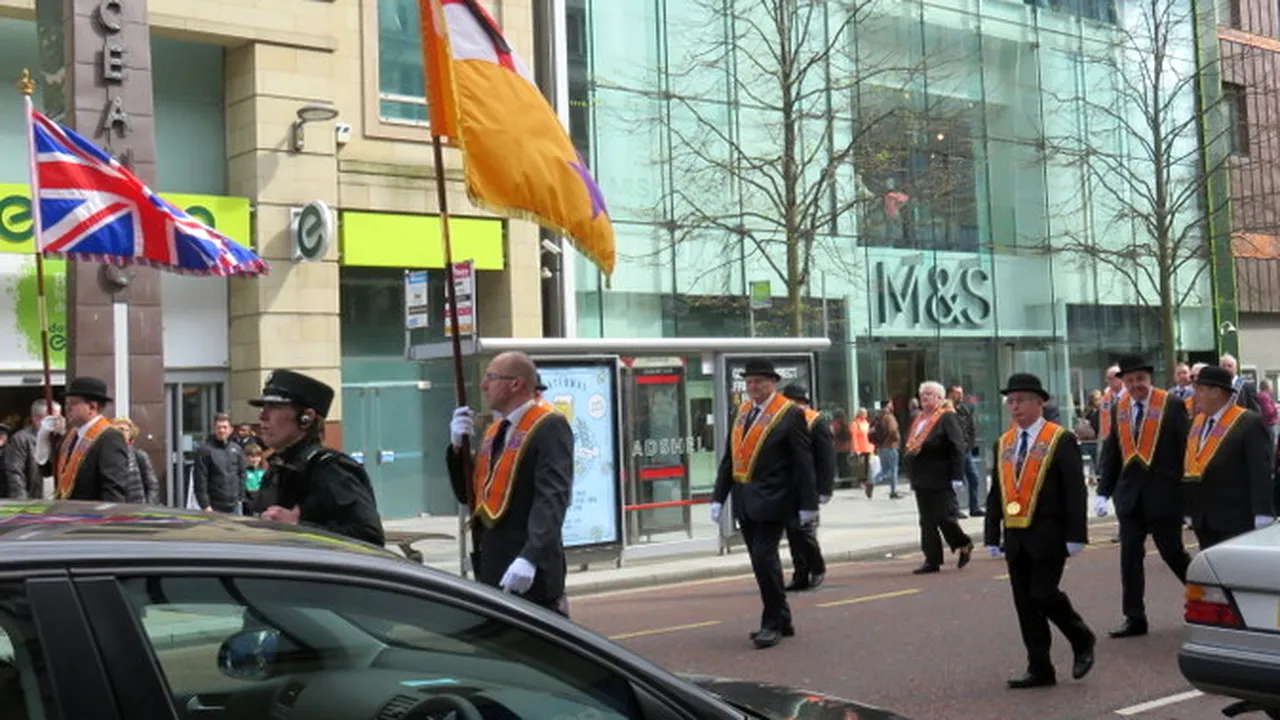 Incidente violente în Irlanda de Nord, înaintea unei parade religioase