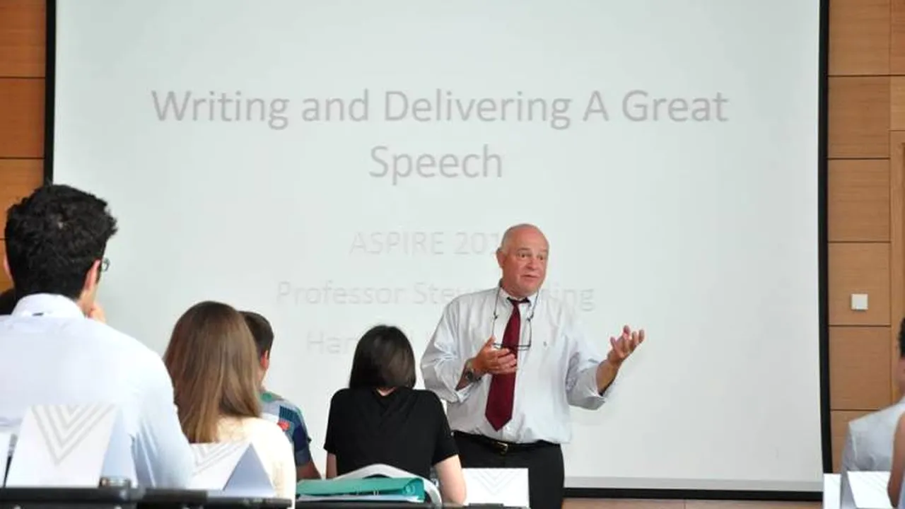 Cum pot tinerii români să învețe ca la Harvard. Profesori de la cele mai bune universități din lume susțin cursuri în cadrul programului Aspire