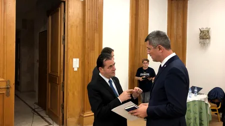 PNL, USR-PLUS și UDMR vor semna luni acordul de coaliție, la ora 19.00 / Negocierile au avut loc „de dimineață până seara”