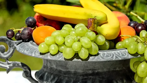 Medic nutriționist, despre consumul de fructe în exces: Că mănânci struguri, că bei vin, tot alcool se numește | Facem burtă de la fructe, așa cum facem și de la bere
