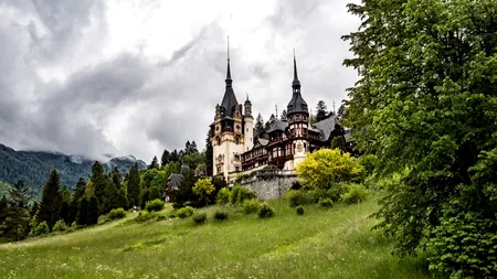 Toaletele din Castelul Peleș, alimentate cu apă din FÂNTÂNA ARTEZIANĂ. Acces restricționat în Muzeu, doar parterul este disponibil