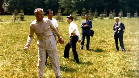 Imaginile din Arhivele Naționale pe care Ion Iliescu le-ar fi vrut uitate. Cum a fost surprins în urmă cu 40 de ani în timpul unei vacanțe a soților Ceaușescu