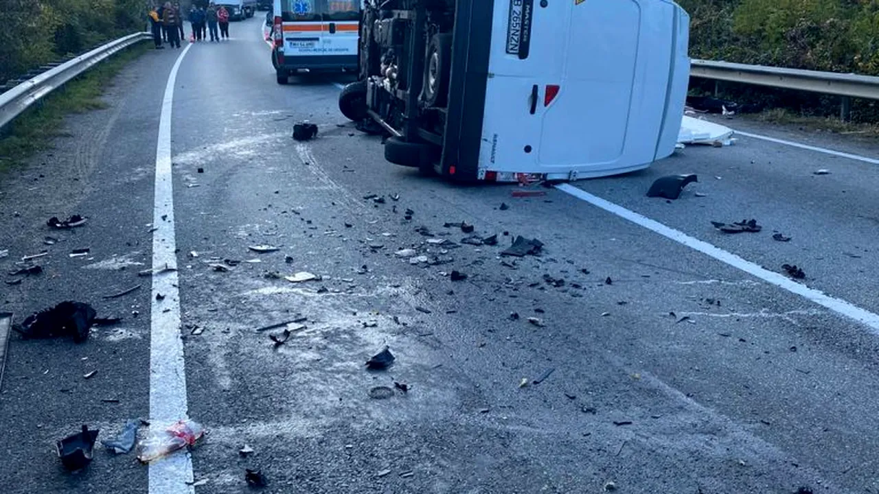 Grav accident în Orșova, cu patru victime! Două microbuze s-au ciocnit