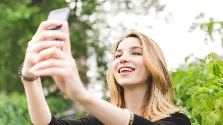 Noul trend de pe TikTok ia amploare: cum își conving influencerii urmăritorii să NU cumpere anumite produse