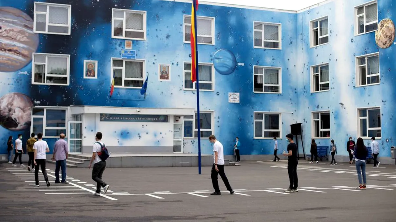 Decizie de ultimă oră a autorităților. Cursurile vor fi suspendate timp de patru zile în unitățile de învățământ din București care găzduiesc secții de votare