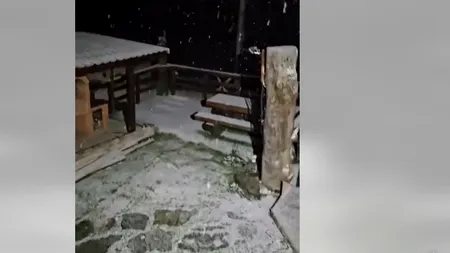 VIDEO. A venit iarna la munte. În stațiunea Rânca s-a depus deja primul strat de zăpadă