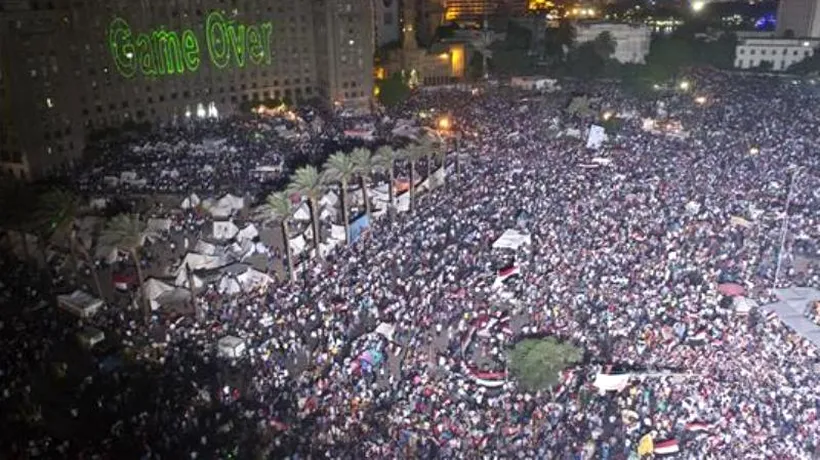 Confruntări între adversari și susținători ai lui Mohamed Morsi în Piața Tahrir din Cairo