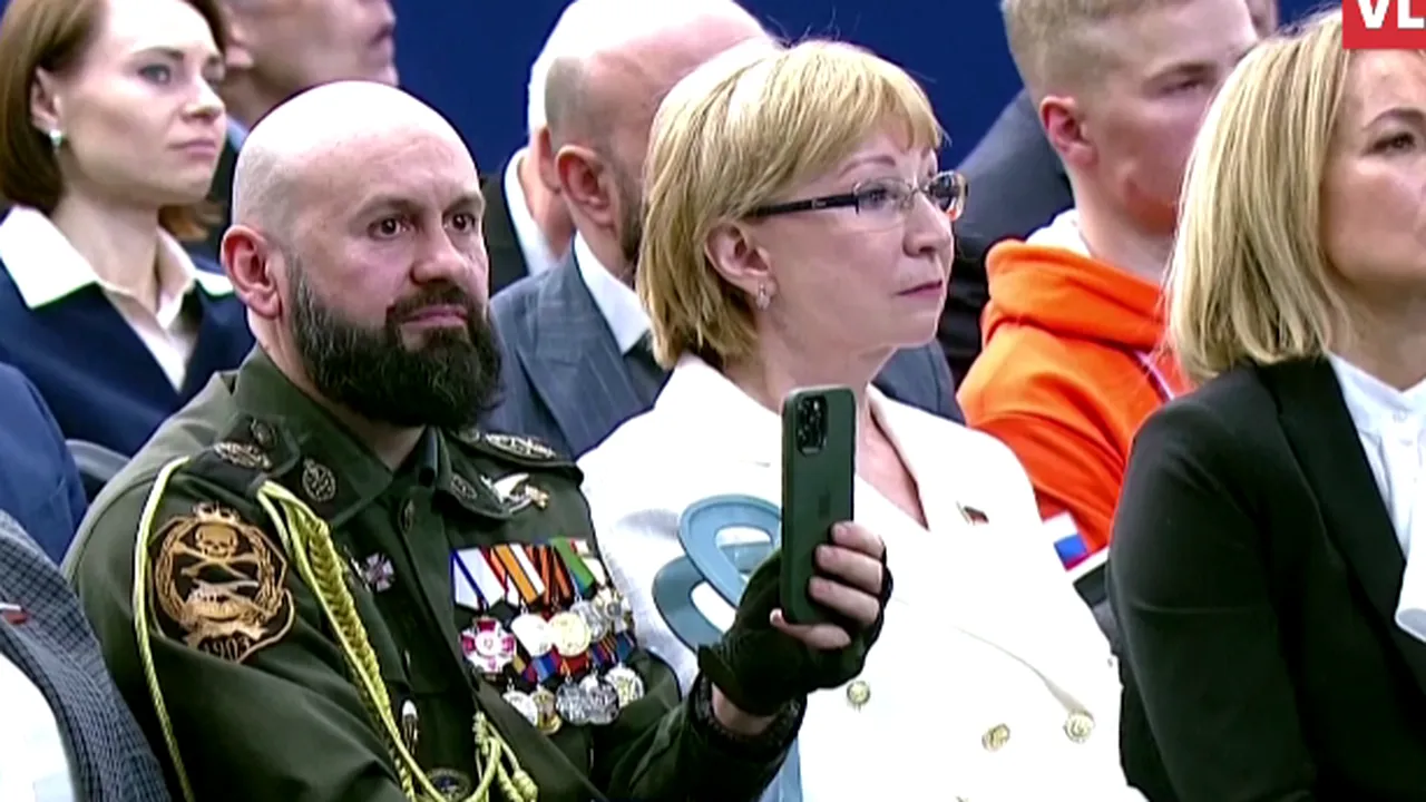 Un sârb EXPULZAT din România sub acuzații de spionaj, în primele rânduri la discursul lui Vladimir Putin