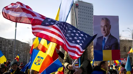 Strângere de semnături pentru CANDIDATURA lui Georgescu, în Piața Constituției/Un bărbat a fost prins cu un cuţit/Susținătorii au plecat spre GUVERN