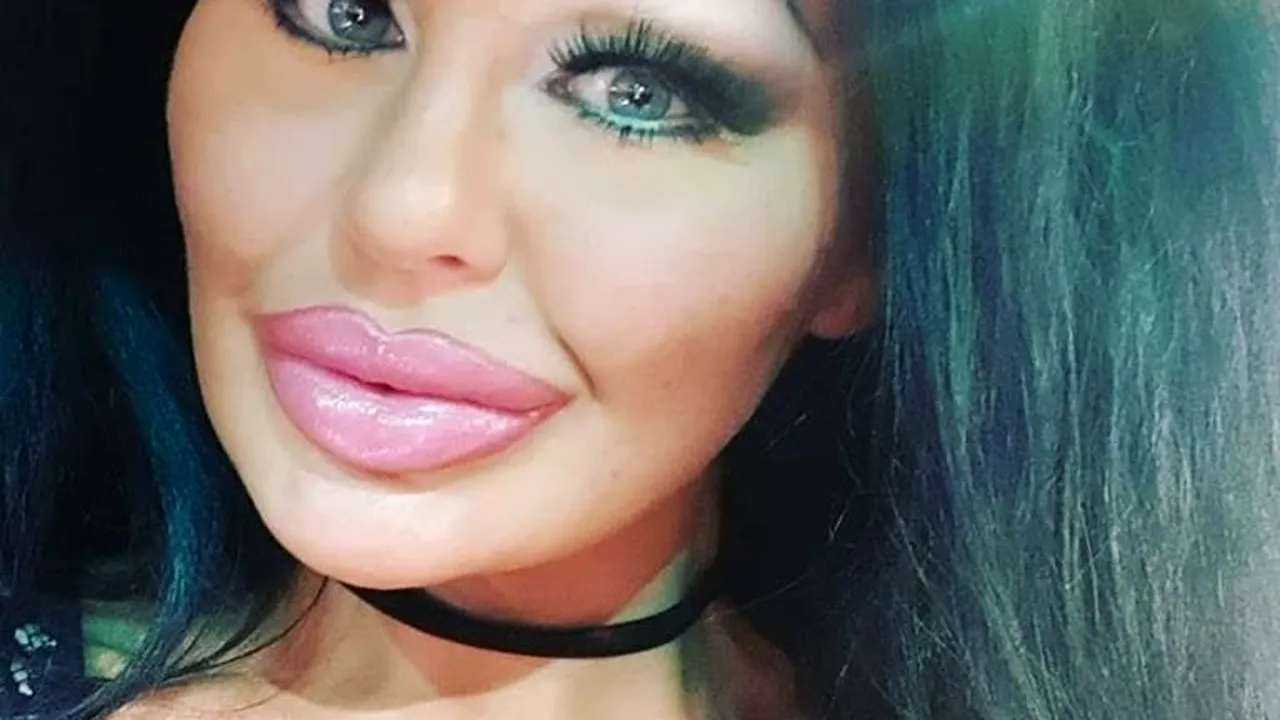 Vrea să arate ca o CARICATURĂ, dar se consideră de abia la început. „Visez la două mingi de BASCHET