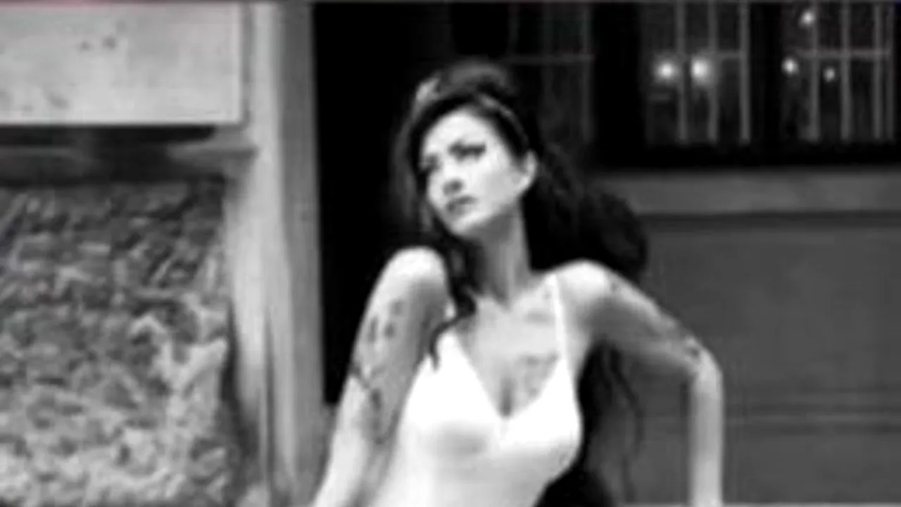 Cum s-a transformat Gabriela Cristea în Amy Winehouse de România. 