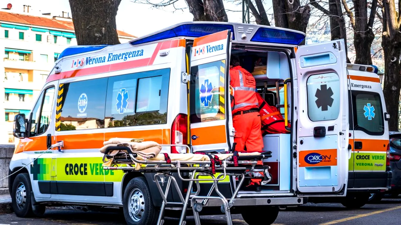 Un român a decedat în Italia după ce a făcut infarct în ambulanță în timp ce aștepta rezultatul testului COVID-19