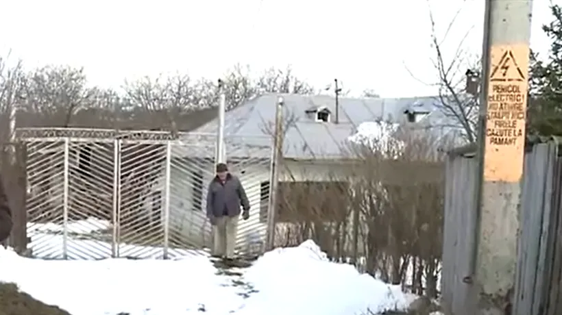 Localnicii unui sat din Vaslui, REVOLTAȚI după ce un vecin le-a interzis accesul la terenurilor lor. Bărbatul a montat o poartă chiar pe drumul public