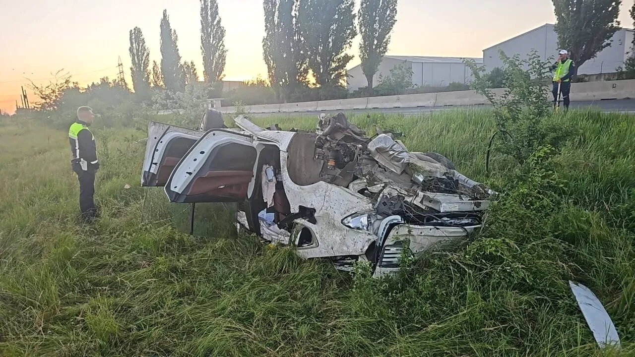 Accident teribil în Brăila. Un tânăr de 19 ani a murit pe loc, un altul este în stare critică la spital