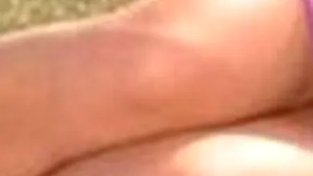 De ce o plătesc femeile pe această tânără să facă sex cu soții lor: După ce mă văd făcând acest truc totul se schimbă!