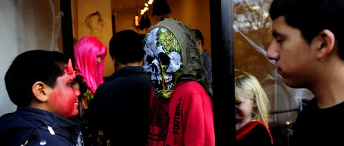 Copiii dintr-un oraș britanic care colindau de Halloween au primit COCAINĂ în loc de BOMBOANE
