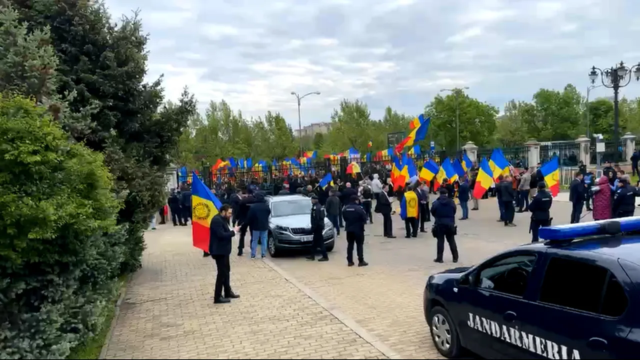 Vasile Bănescu, purtătorul de cuvânt al BOR, reacție în urma violențelor de la Parlament. „Un creștin real nu AGRESEAZĂ, nu înjură, nu scuipă”