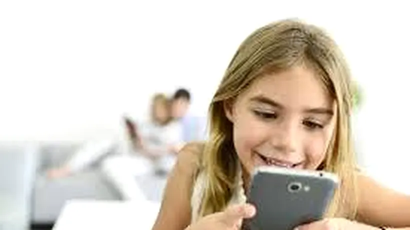 Cât timp petrec copiii pe zi folosind telefonul sau calculatorul