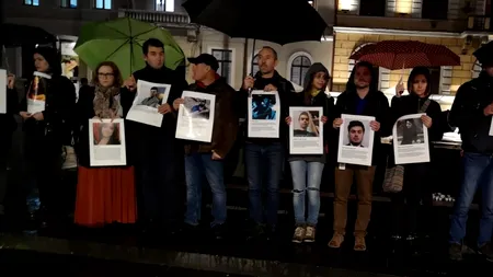 #Colectiv. Sute de oameni au comemorat în marile orașe ale țării victimele de la tragedia din 2015 - FOTO / VIDEO