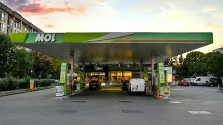 Tot mai mulți maghiari merg în țările vecine pentru a-și alimenta autoturismele. În Ungaria, carburanții au devenit cei mai scumpi din regiune