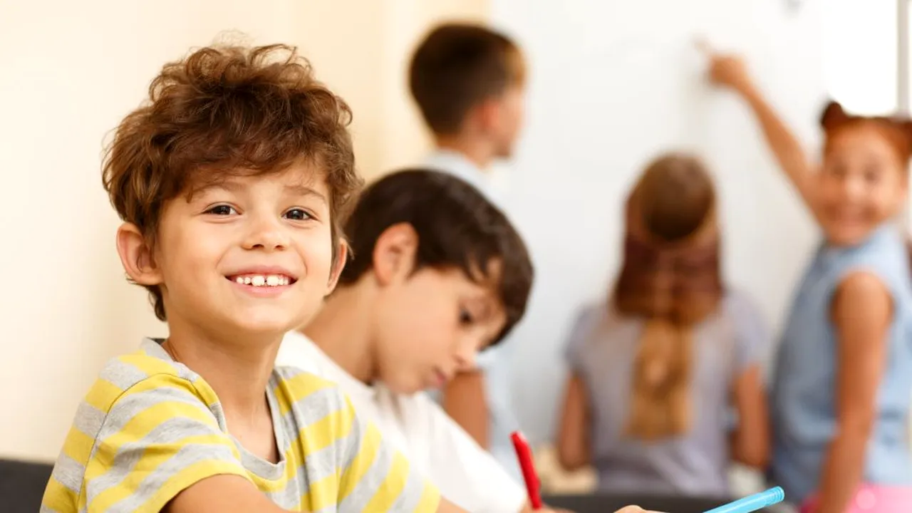 Ministerul Educaţiei: S-au primit CERERI pentru înscrierea a peste 155.000 de copii în clasa pregătitoare