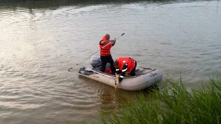 Pompierii din Timiș sunt în alertă: Un copil de 11 ani, căutat cu barca, după ce a dispărut în timp ce era la scăldat