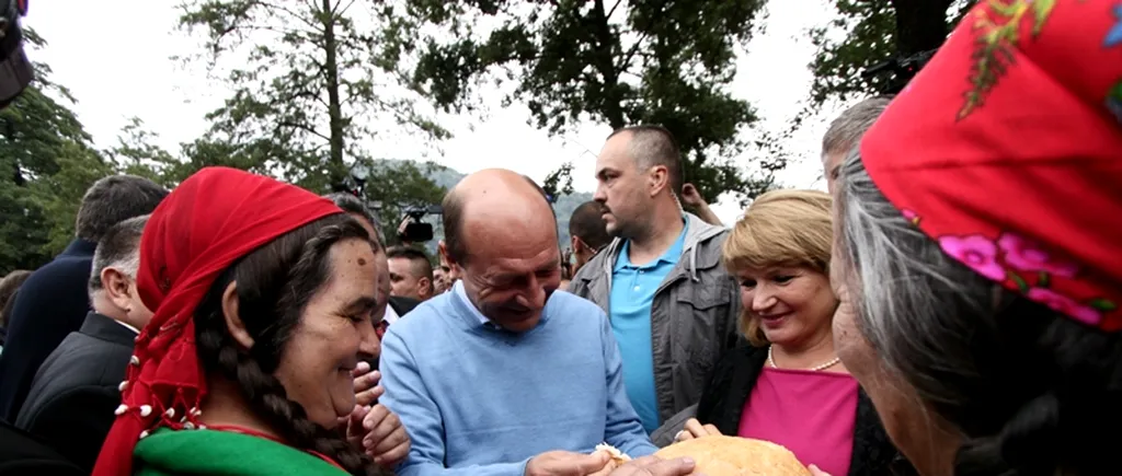 Filmul Costești 2009, reevaluat de Băsescu: Nu mi-a plăcut că i s-a pus o monedă țigănească soției mele la gât. Nici ei nu i-a plăcut