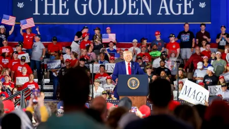 Sub lozinca “Epoca de aur”, Donald Trump a prezentat REALIZĂRILE din primele 100 de zile de mandat și și-a ATACAT adversarii politici