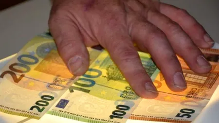 ATENȚIE, români! Dacă aveți aceste bancnote de 10 sau 50 de euro pe acasă, puteți primi o mică avere. Valorează mult mai mult decât ce scrie pe ele