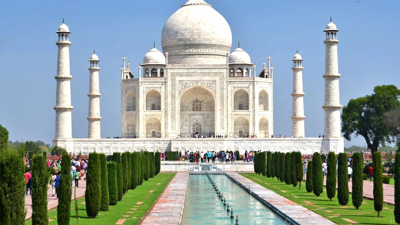 Taj Mahal, faimosul monument al iubirii, a fost redeschis. Numărul zilnic de vizitatori, limitat la 5.000 de persoane
