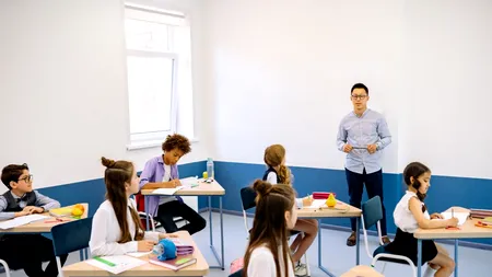 Se schimbă criteriile de acordare a burselor de merit pentru elevi. Ligia Deca: ”Ne gândim să facem unele ajustări care să țină de un prag de medie ”