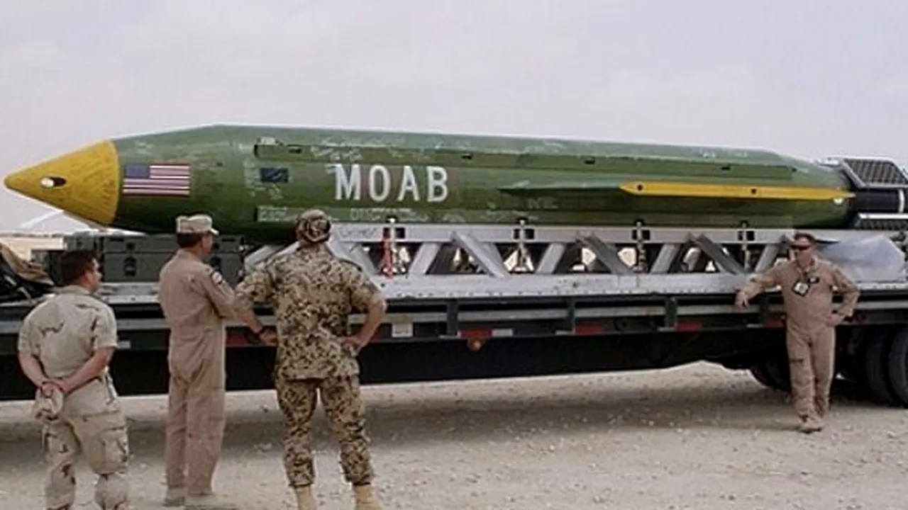 Ce a răspuns Trump, întrebat dacă a autorizat personal folosirea bombei de mare putere în Afganistan