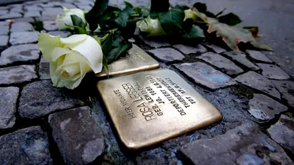 Un oraș din Germania interzice noi plăcuțe dedicate victimelor Holocaustului. Moțiunea a fost susținută de AfD și CDU