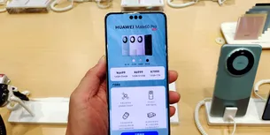 VIDEO | Au desfăcut noul smartphone Huawei Mate 60 Pro și au rămas perplecși. Sunt elemente care NU trebuiau să fie acolo