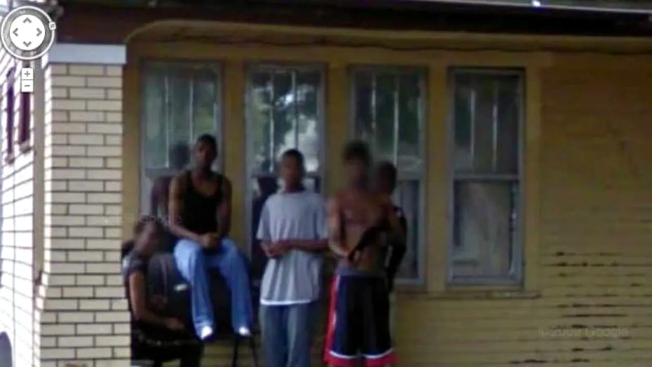 GALERIE FOTO: Cele mai ciudate imagini surprinse de mașinile Google Street View