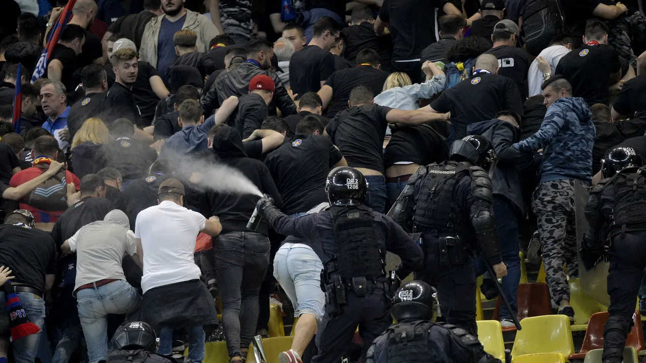 De la ce a pornit scandalul la Steaua - Rapid. Bătaia între ultrași, începută dintr-o confuzie majoră. Jandarmeria a făcut uz de gaze lacrimogene între femei și copii