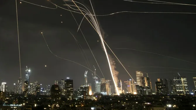 Israelul AMENINȚĂ Iranul cu un nou atac, din cauza depășirii „liniilor roșii” /Armata americană a ajutat la interceptarea rachetelor iraniene